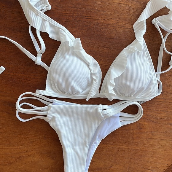 White ruffle bikini set in size small - Picture 5 of 5